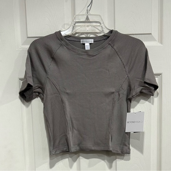 Beyond Yoga Women's Small Silhouette Cropped Tee Stone Grey NWT RIbbed Fabric - Picture 1 of 7